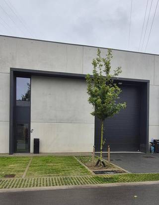 Ben je op zoek naar een nieuwbouw KMO-unit met een interessante ligging? Zoek niet verder! Deze unit gelegen in het Business Park Wildebeek heeft alles wat je zoekt. <br /><br />Indeling: <br />- Opslag/werkruimte <br />- Toilet<br /><br />Bijzonderheden:<br />- Goede ligging nabij Aalst en de oprit van de E40 <br />- Mogelijkheid om niet enkel als opslag te gebruiken, maar ook als werkplaats te gebruiken<br /><br />Mis deze kans niet en vraag vandaag nog uw bezoek aan. <br /><br />Bij Albert kom je thuis