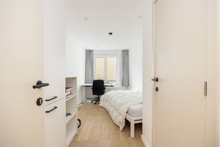 Deze luxueuze studentenkamer in residentie "ME59" bevindt zich in een authentiek gebouw op de Mechelsestraat.Het gebouw werd in 2022 volledig...