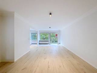 Dit charmante appartement in Brugge, volledig gerenoveerd in 2022, is nu te koop en biedt een ideale combinatie van modern comfort en een...