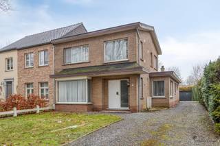 Te renoveren halfopen bebouwing met 3 slaapkamers, 2 garages en ruime tuin op topligging in TessenderloOp zoek naar een woning met karakter, ruimte...