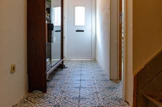 Grotendeels gerenoveerde woning net buiten het centrum van MechelenDeze grotendeels gerenoveerde woning ligt in een zeer rustige straat, op slechts...