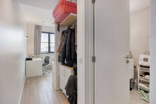 Flat te koop op uitstekende locatie.Bent u op zoek naar een interessante investering of uw eerste woonst? Hier is een uitstekende kans!Gelegen op...