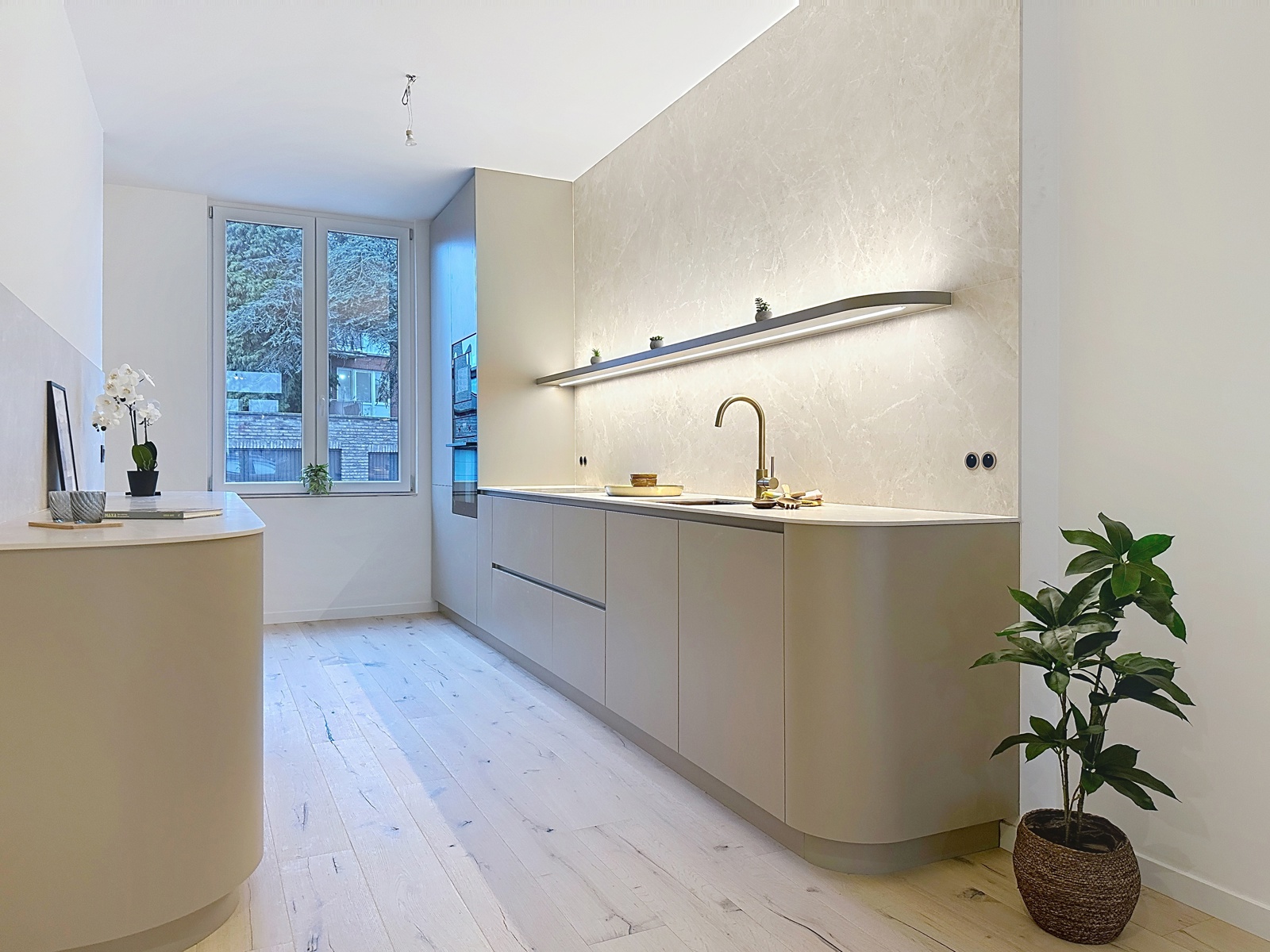 Stijlvol gerenoveerde arbeiderswoning met moderne allure - foto 1