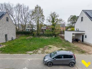 Bouwgrond voor open bebouwing in rustige verkaveling.<br /><br />Dit perceel is gelegen in een rustige verkaveling nabij het centrum van Geel-Winkelomheide. <br />Het heeft mogelijkheden voor een open bebouwing met een maximum bouwbreedte van 11,25 meter en 10 meter bouwdiepte (totale perceelbreedte van 17,25 meter). <br />Het perceel is bouwrijp en makkelijk toegankelijk. <br /><br />De E313 bevindt zich op slechts 5 minuten en het centrum van Geel is vlot bereikbaar. <br /><br />Er is geen bouwverplichting van toepassing. <br /><br />Heeft u bouwplannen en wilt u in een rustige, moderne en kindvriendelijke buurt wonen?<br />Contacteer ons dan via info@immovl.be of op het nummer 014 58 02 08!