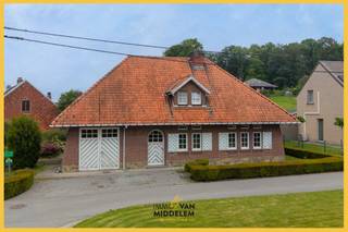 Immo Van Middelem vous propose cette maison de caractère entièrement à rénover située à Sint-Martens-Bodegem (Dilbeek). Le bien est implanté sur...