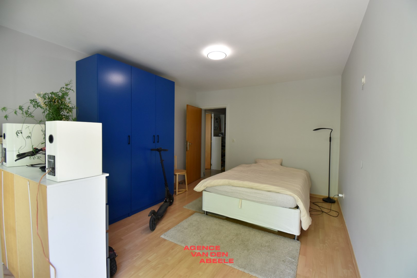 Ruim woonappartement met 1 slaapkamer en grote garage - foto 5