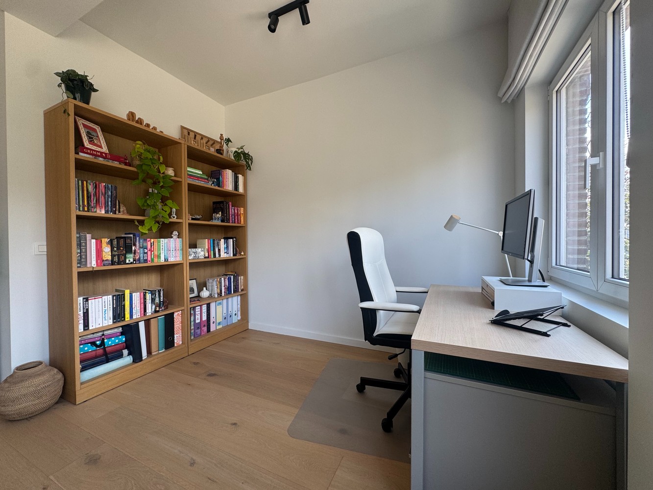 Gerenoveerd 2-slaapkamerappartement met terras en ochtendzon in Borgerhout - foto 5