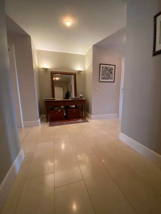 Instapklaar, luxueus appartement met 3 slpk, 2 badk op ca. 200 m² in het hartje van Hoogstraten!Het appartement bevindt zich op de eerste verdieping...