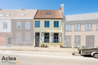 In de charmante dorpskern van Watervliet, in de Ketterijstraat, bevindt zich deze rustieke burgerwoning met een rijke geschiedenis. Gebouwd in 1872...