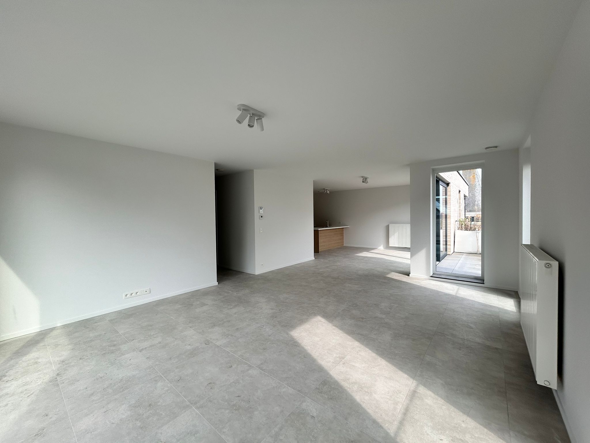 Nieuwbouwappartement met 2 slaapkamers en 2 ruimte terrassen te huur in Diksmuide - foto 2