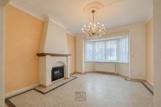 Ruim duplex-appartement met stadstuintje in de Dumontwijk – op wandelafstand van het strand Dit charmante appartement van ca. 100 m² combineert...