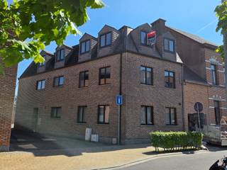 RUIM APPARTEMENT 135M² MET 3 SLAAPKAMERS, TERRAS EN GARAGE2de verdieping - ligging nabij centrum en Schelde-dijk met vlotte bereikbaarheid via N17,...