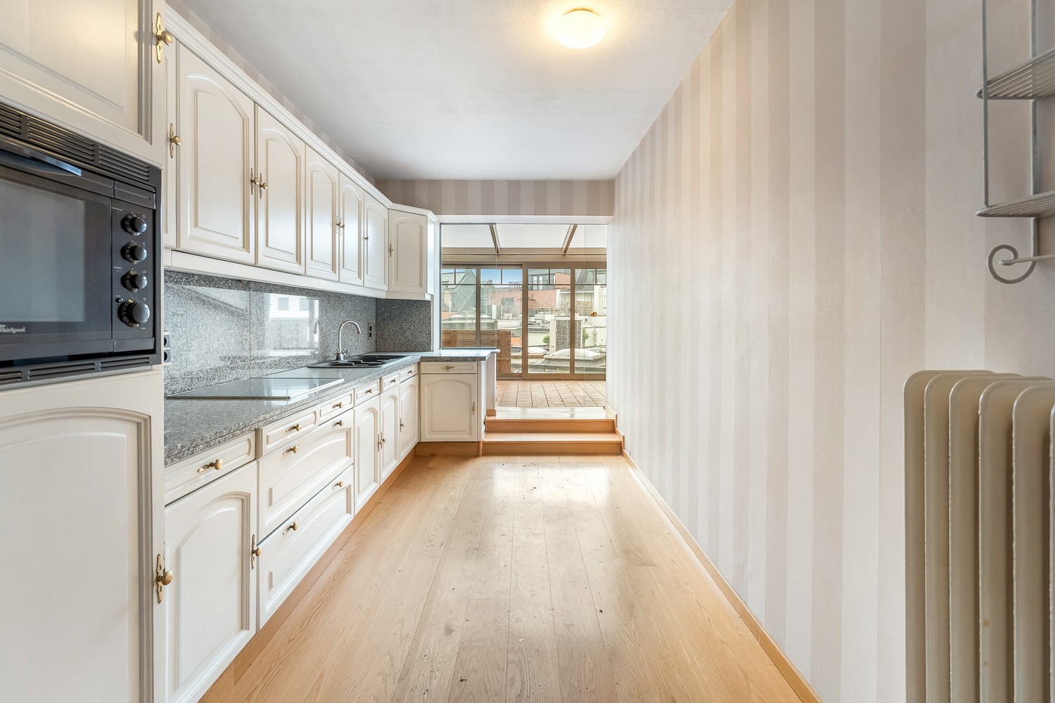 Ruime woning met (mogelijkheid tot) handelsgelijkvloers - foto 5