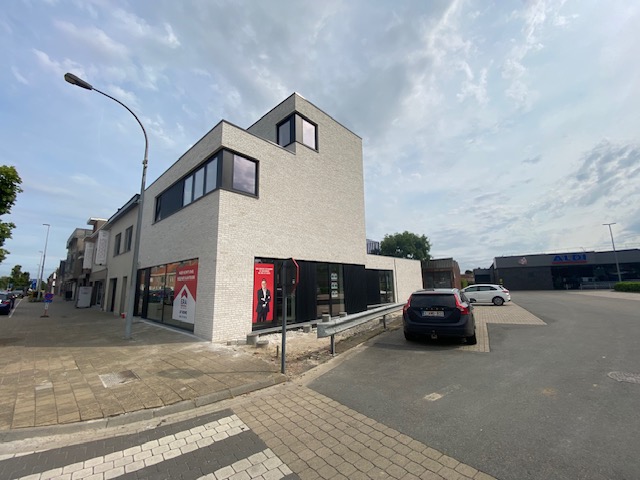 Ruim halfopen appartement met terras in Geluwe. - foto 4