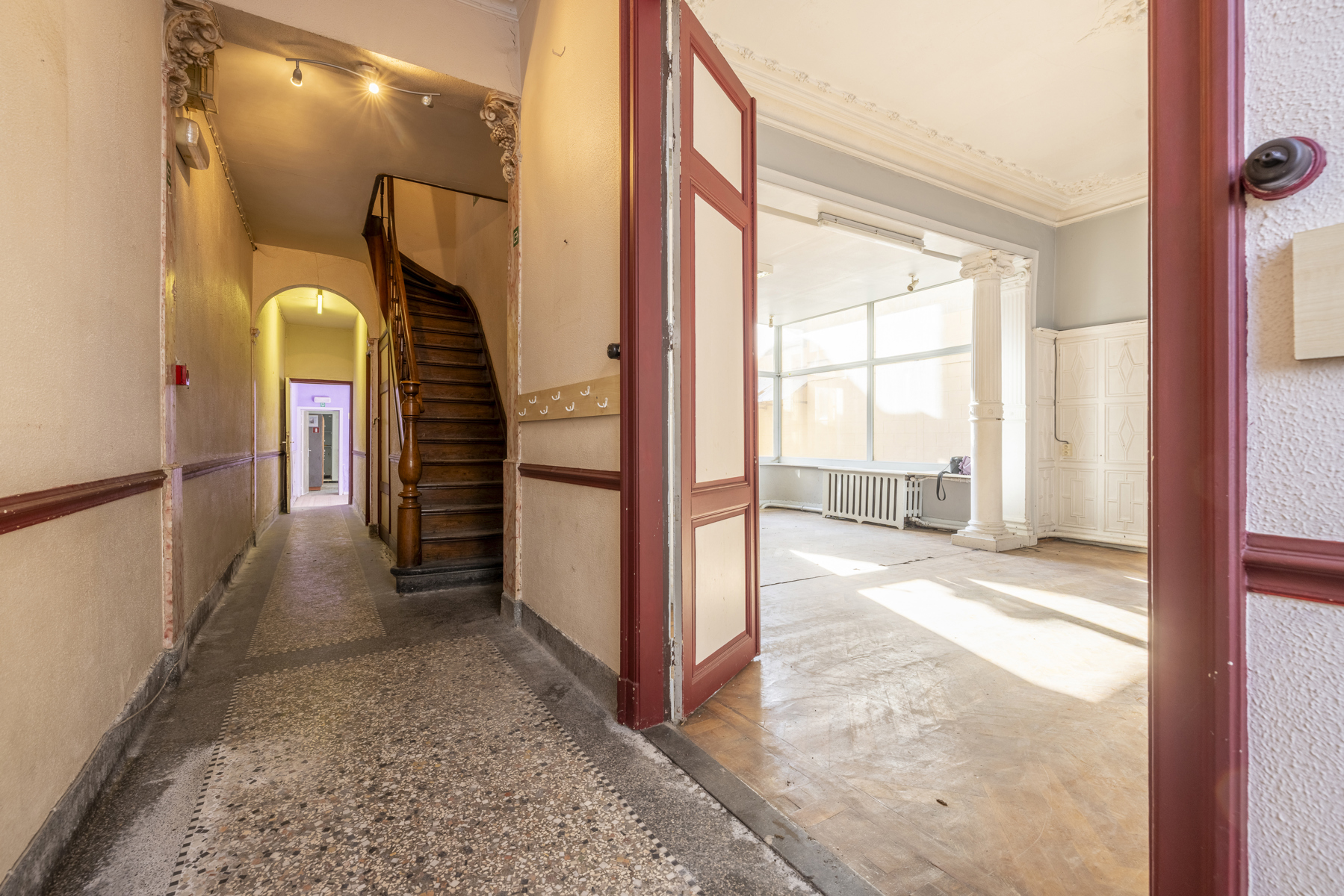 Te renoveren herenwoning met 5 tot 7 slpk en groot magazijn - foto 4