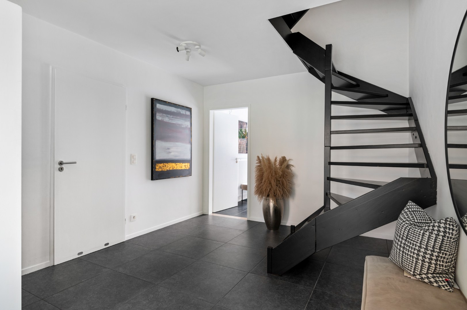 Instapklare gezinswoning met 4 slaapkamers, praktijkruimte en A-label! - foto 4