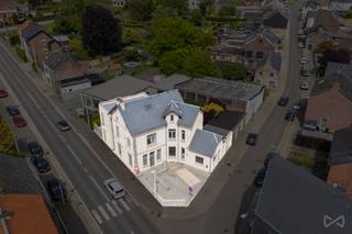 We Invest Huy vous présente cette maison coup de cœur d’une superficie habitable de 340m2 située dans le centre de Wanze. Idéale pour...