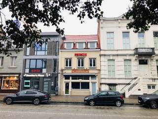 Op de aller beste locatie in Ekeren, tegenover de kerk in het hart van het centrum. Horecapand ca 140m², ideaal voor horeca, winkel of...