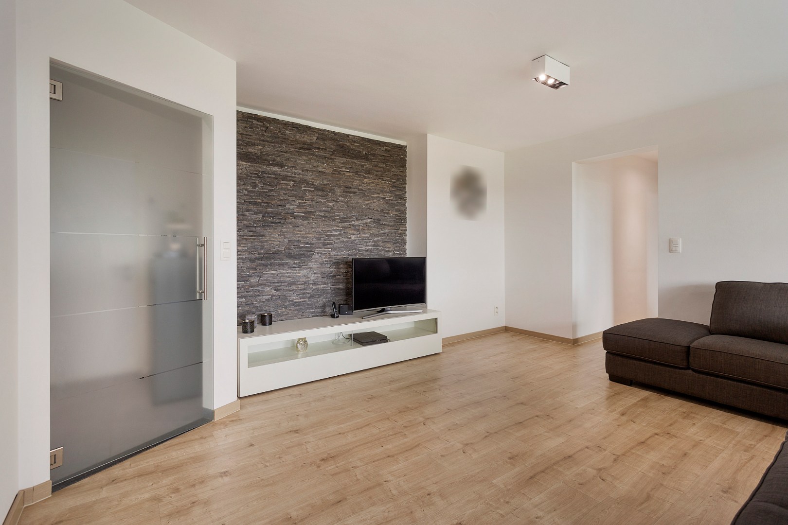 Gerenoveerd appartement met twee slaapkamers en terras in het centrum van Sint-Niklaas - foto 2