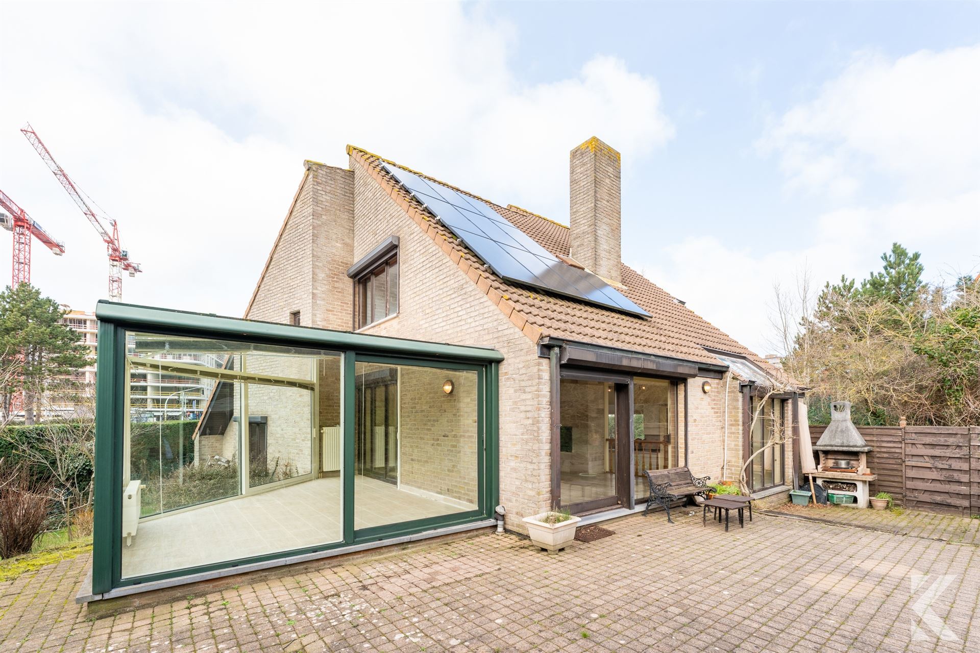 Enorme,volledig onderkelderde villa in gegeerde Simli wijk  - foto 4