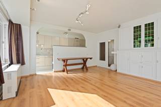 [[ DIT PAND NEEMT DEEL AAN DE ERA OPEN HUIZEN DAG OP 13/6 VAN 17:30 TOT 18:30 ]]Te koop: hoekappartement in het hartje van Oostende, op slechts 100...