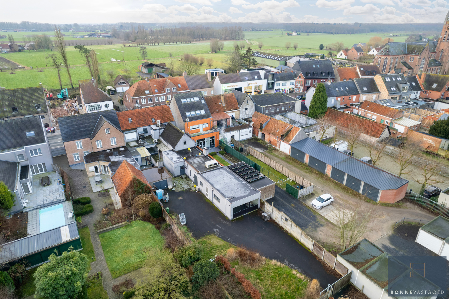 Handelszaak met bovenliggend appartement - foto 4