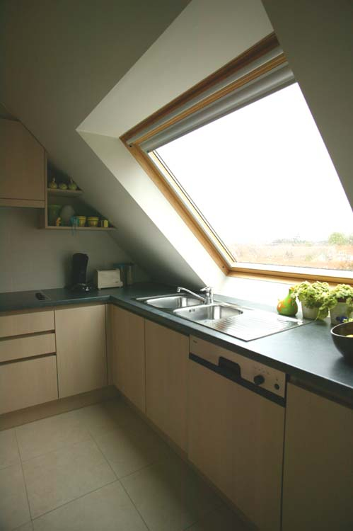 Prachtig Dakappartement met 2 slaapkamers en TERRAS te huur in Roeselare - photo 3