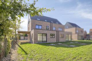 Dit nieuwbouwproject omvat 3 ruime woningen telkens met carport en tuin, gelegen in een rustige woonwijk in Desselgem.Het project omvat 1...