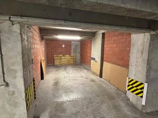 Garagebox te huur in Paul Parmentierlaan 138.<br /><br />afmetingen:<br />maximum hoogte 1.90<br />maximum breedte 2.90<br />maximum lengte 5.70