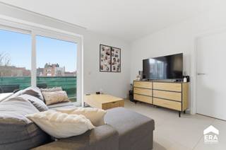 <p>Te koop: recent energiezuinig appartement in het centrum van Roeselare, gelegen in een rustige doodlopende straat.</p>

<p> </p>

<p>Dit recent appartement (bouwjaar 2016) beschikt over twee slaapkamers en een EPC-label A, wat zorgt voor een lage energiekost. Dankzij de centrale ligging zijn scholen, winkels en openbaar vervoer op wandelafstand bereikbaar. Het pand is momenteel verhuurd en biedt een aantrekkelijk rendement voor investeerders.</p>

<p> </p>

<p>Belangrijkste ruimtes:<br />• Lichte woonkamer met grote ramen en aangename indeling.<br />• Moderne keuken met voldoende opbergruimte.<br />• Twee comfortabele slaapkamers.<br />• Badkamer met toilet, douche en wastafel.<br />• Berging voor extra opslag.</p>

<p> </p>

<p>Troeven:<br />• Energiezuinig recent appartement met 2 slaapkamers.<br />• Centrale ligging in een doodlopende straat.<br />• Verhuurd met mooi rendement voor investeerders.</p>

<p> </p>

<p>Neem vandaag nog contact op met je ERA-makelaar voor een bezoek.</p>

<p> </p>

<p>JOUW DROOMAPPARTEMENT. ZO GEVONDEN!</p>