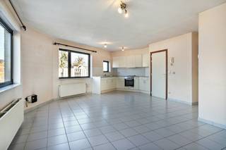 Perfect as a starter home, this apartment is also an excellent investment, thanks to its central location and proximity to all amenities. It...