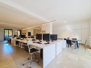 Bent u op zoek naar een instapklare kantoorruimte in het centrum van Gent? Deze modern ingerichte ruimte in Residentie Canal House, ontworpen...