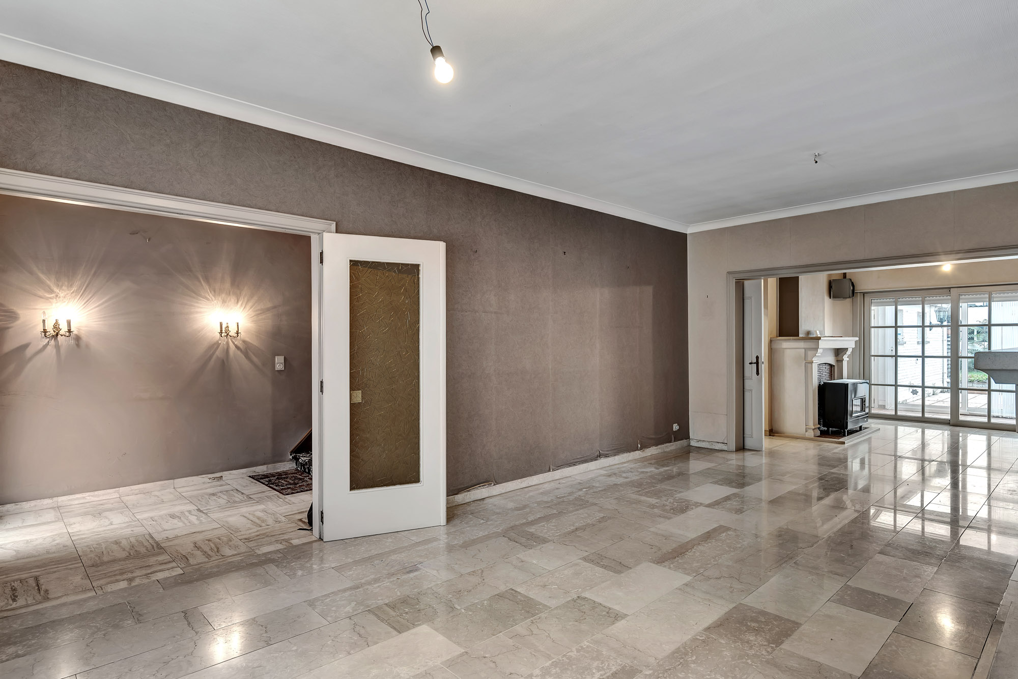 Te moderniseren woning met 3 slaapkamers en garage - foto 2