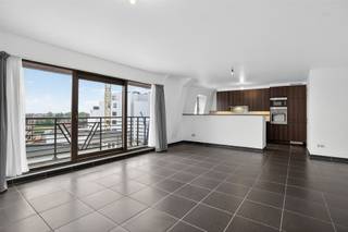 De residentie Palace II is gelegen aan het Stationsplein die grenst vlak aan het winkel-wandelgebeidOp de vierde verdieping vindt u dit ruim 2...