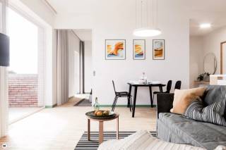 LAATSTE 7 UNITS : <br />"Royaal wonen en Kwalitatieve zorg als u dat wenst".  Residenties Reyselbergh zijn geen doorsnee assistentiewoningen, maar een architecturaal hoogstaande ontwikkeling, vormgegeven in 6 kleinschalige woonentiteiten, verbonden via groendaken en steegwerking met zicht op de Wingevallei. <br /><br />Deze woning is een type T2 met overal licht via grote ramen, een bewoonbare oppervlakte van 82 m2, 2 ruime slaapkamers en 1 ruim terras van 12 m2 (er zijn ook woningen met een terras van zelfs 30m2). <br />Badkamer met inloopdouche en toilet en lavabomeubel, een gastentoilet, een lichtrijke leef- en eetruimte en een kwalitatieve keuken mét kookeiland met 5 hoogwaardige toestellen van Siemens of Miele naargelang uw eis, met kookeiland. Iedere eigenaar koopt ook bijkomend een ruime berging van ±4 m2 en een eigen grote autostaanplaats voor samen 26.000 euro.<br /><br />De volledige ontwikkeling wordt instapklaar én schilderklaar opgeleverd. U geniet zowel interieur als exterieur een afwerking op het hoogste niveau, in een groene omgeving met toparchitectuur.<br /><br />Door de inrichting en dito erkenning als zorgflat geniet u bij aankoop van het voordelige gunsttarief van 12% BTW én bent u jaarlijks vrijgesteld van Onroerende Voorheffing, twee voordelen die u enkel bij dit type appartement geniet, zelfs als u investeerder bent.  Een aankoop aan 6% btw is ook mogelijk als u aan de voorwaarden voldoet.<br /><br />Er is een bushalte voor de residentie en op wandelafstand een dagbladhandel , een apotheek , bankkantoren en de Winge Golf &amp; Country Club.  Residenties Reyselbergh bevinden zich op het kruispunt van het Hageland : u heeft perfecte aansluiting met Leuven, Tienen, Diest en Aarschot vanuit het vlakbij gelegen "Gouden Kruispunt".<br /><br />Bent u ook overtuigd van deze perfecte combinatie van wonen, zorg en ligging ? Bel dan meteen 016 60 3000 voor meer informatie en voor een afspraak, de koffie staat klaar. 