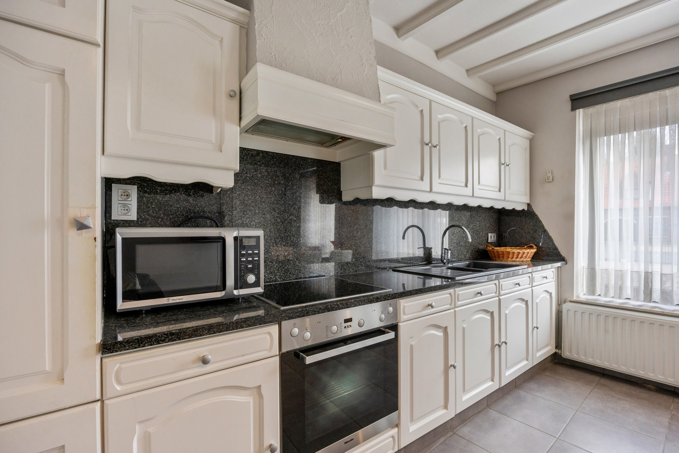 Ruime eengezinswoning met authentieke charme in Koninksem - foto 4