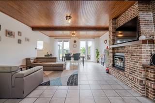 Twee woningen met garage en tuin te koop in ZemstOp zoek naar een unieke vastgoedkans met veelzijdige mogelijkheden? Deze voormalige boerderij werd...