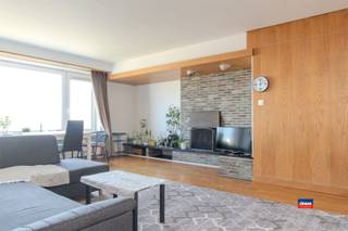 <p><span>HOBOKEN | INSTAPKLAAR APPARTEMENT MET TWEE SLAAPKAMERS EN TERRAS | GELEGEN OP DE VEERTIENDE VERDIEPING VAN VERZORGD GEBOUW | EPC C | </span></p><p><span>Indeling als volgt: inkomhal - woonkamer - geïnstalleerde keuken met balkon - nachthal - twee slaapkamers waarvan één met terras - badkamer met ligbad/douche, lavabo en aansluiting voor wasmachine - toilet apart - berging.</span></p><p><span>Privatieve kelder. Mooi panoramisch uitzicht op Stad Antwerpen. Elektrische installatie conform het AREI. </span></p><p><span>Gunstig gelegen vlakbij winkels, scholen en openbaar vervoer. </span></p><p><span>De maandelijkse kosten bedragen circa 165 EUR per maand (provisie verwarming, water, onderhoud algemeen, lift, minuterie, conciërge, syndicus, blokpolis...).</span></p>