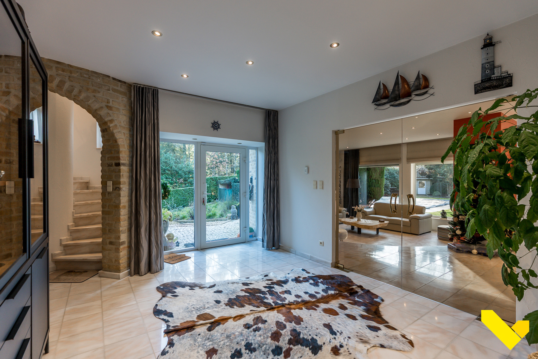 Exclusieve villa met zwembad in een bosrijke omgeving. - foto 3