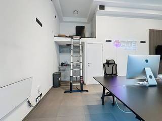 Commercial property of approximately 50m² for rent in the center of Kortrijk. The commercial building is located near the Grote Markt. EPC...