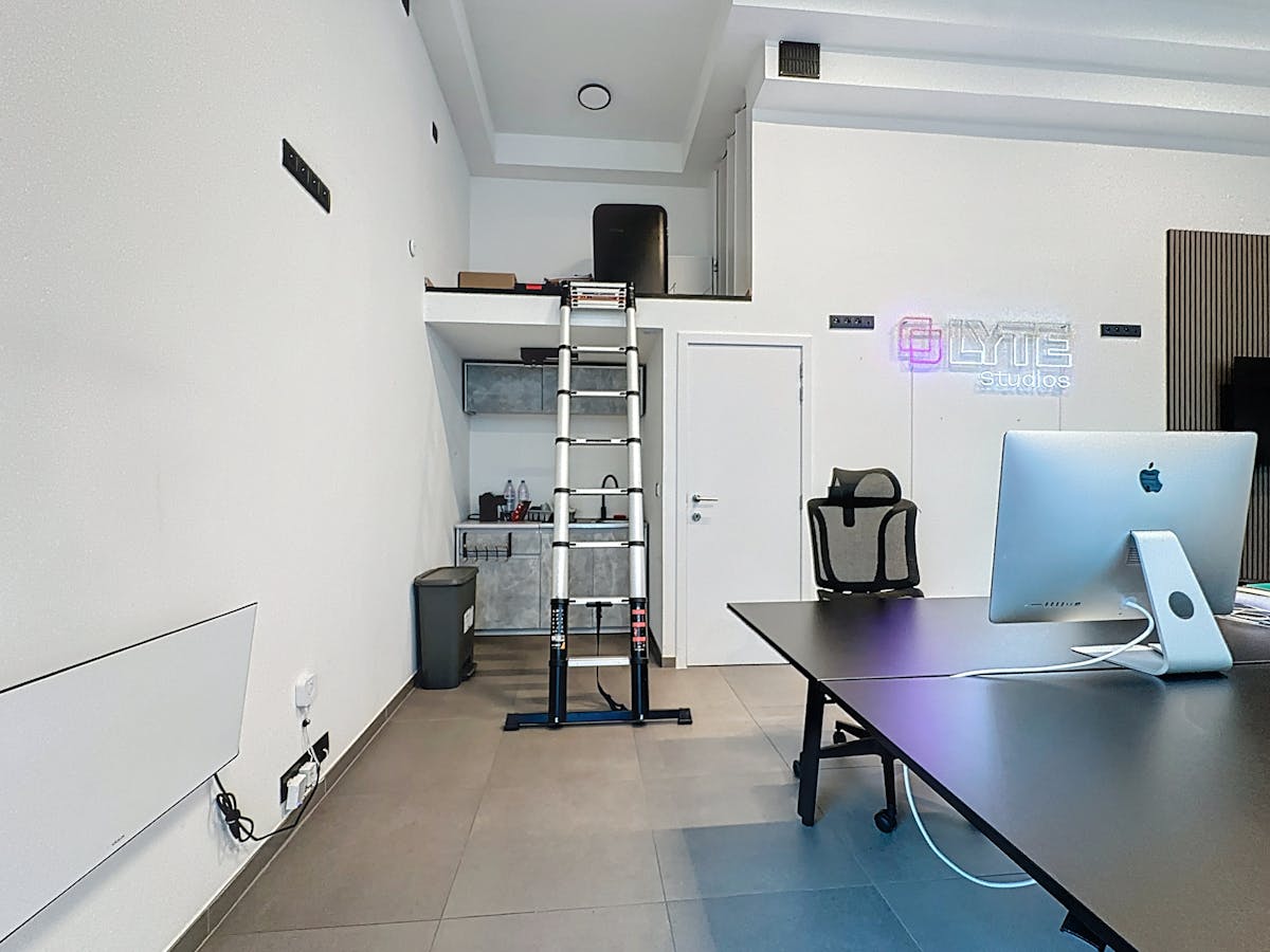 Commercial property of approximately 50 m² for rent in the center of Kortrijk - photo 3