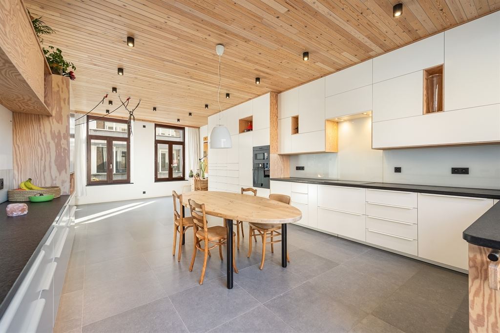 Ruime woning met dakterras en atelier - foto 4