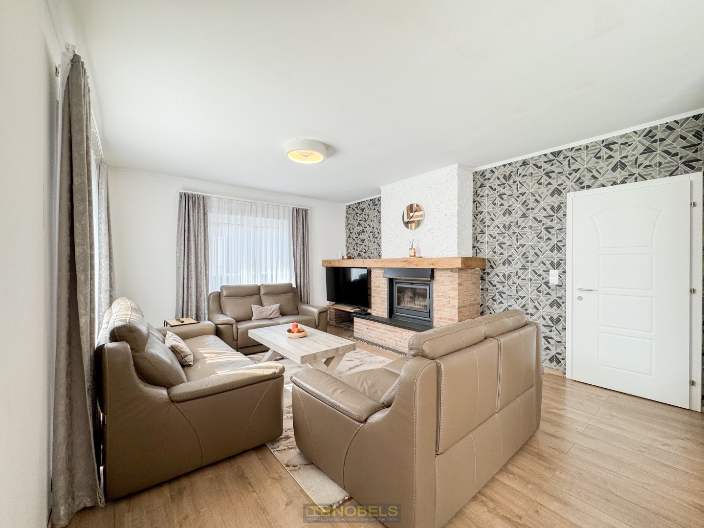 Te koop, ruime gerenoveerde bungalow met open zicht op velden! - photo 4