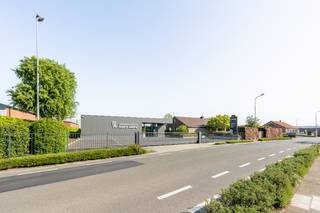 Langs de drukke Elfjulisingel bevindt zich dit multifunctioneel vastgoed op een perceel van 3326 m². Ideaal voor wie wonen en ondernemen...