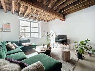 Nabij het bruisende centrum van Brussel, in de Washuisstraat 18, prachtige niet-gemeubelde loft gelegen in een gerenoveerd fabrieksgebouw. Het...