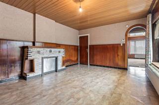 Woning op groot perceel van 1623m2 met veel potentieel! Belangrijkste troeven:- Ruim perceel- Grote tuin- 2 slaapkamers + trap naar 3e slaapkamer-...