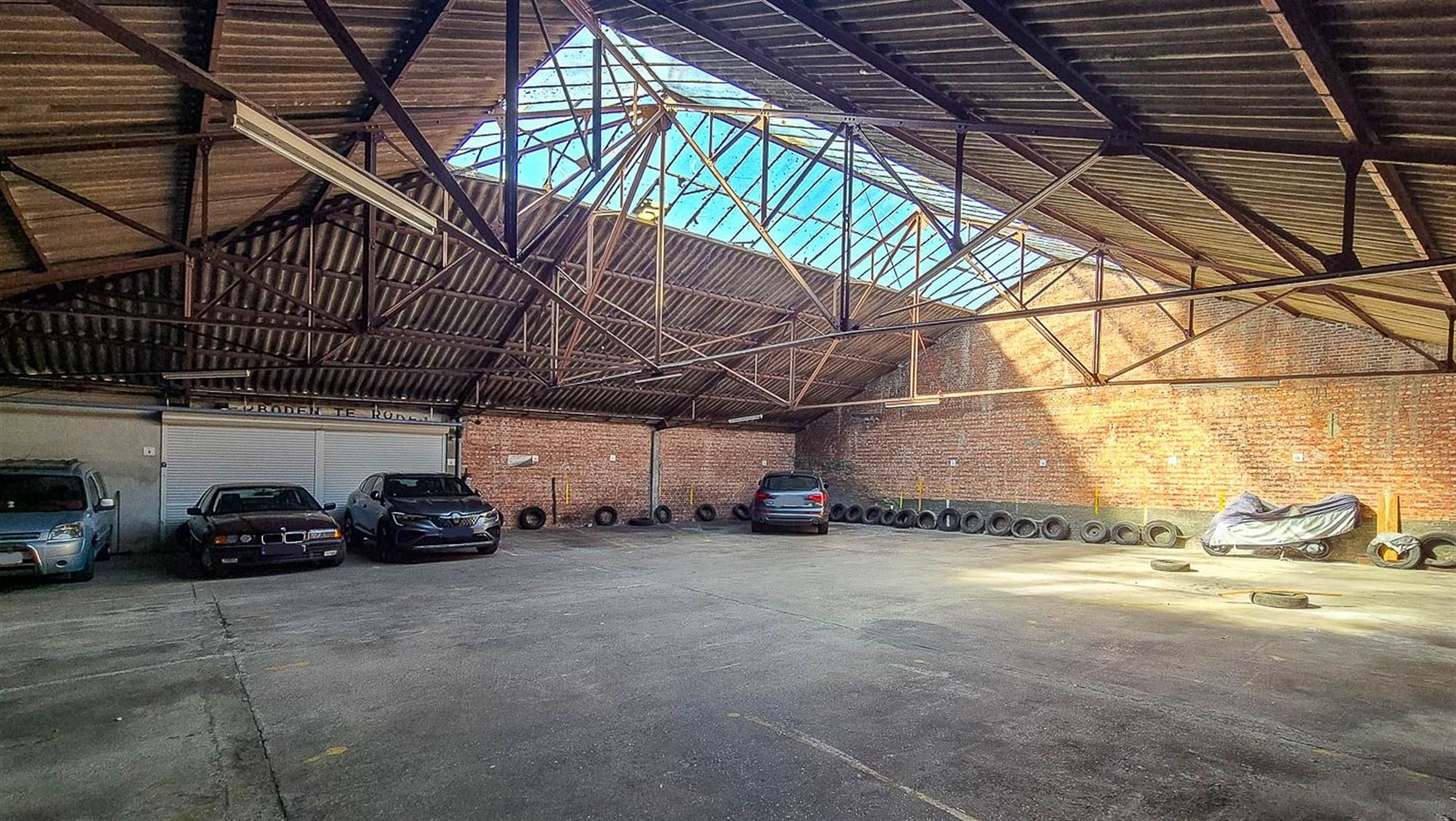 1-slaapkamer appartement en magazijn 540 m² - foto 1