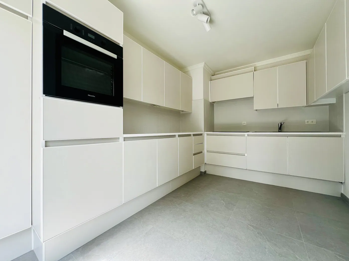 Ruim appartement met 2 slpks en terras op toplocatie - foto 5