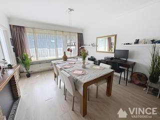 Ontdek dit charmante 2-slaapkamerappartement op een uitstekende locatie, op wandelafstand van het bruisende centrum van Wijnegem. Geniet van...