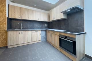 Op zoek naar een instapklare woning op een strategische ligging? Dan is deze charmante gezinswoning met vier volwaardige slaapkamers precies wat...